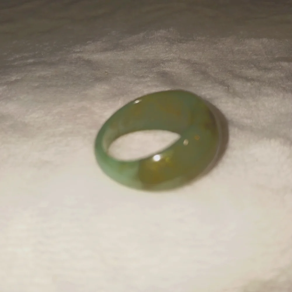 NEW ACRYLIC RING - Picture 3 of 4